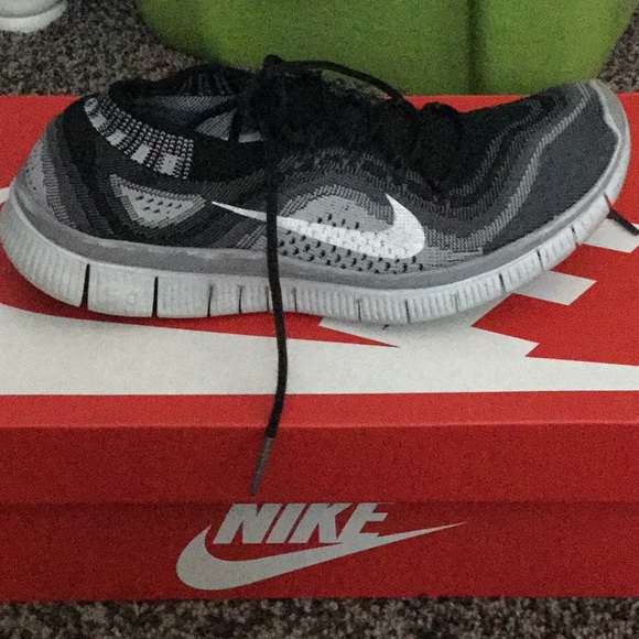 Nike Free Running Shoes - Picture 2 of 5